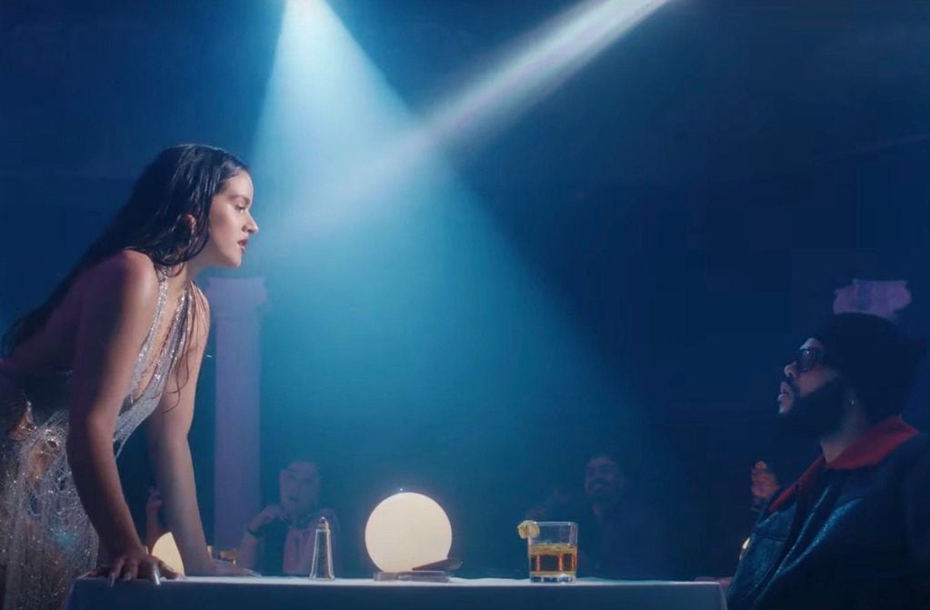 Rosalía y The Weeknd, cara a cara en el  clip de "La Fama". (YouTube)