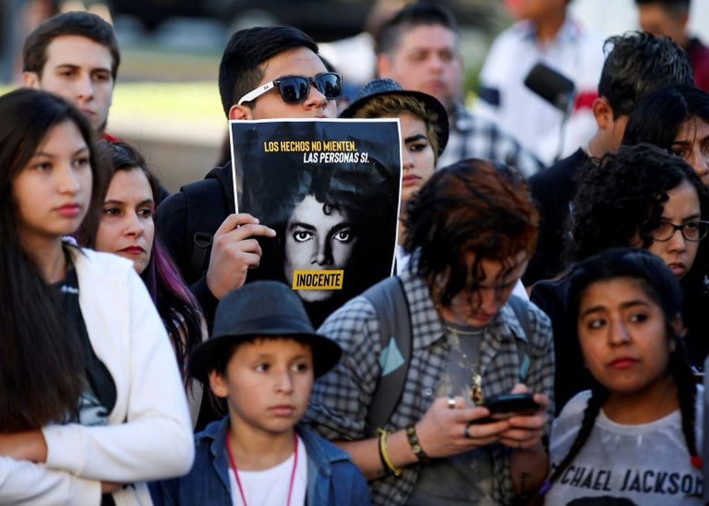 Una marcha en Buenos Aires en defensa de Michael Jackson. (REUTER)