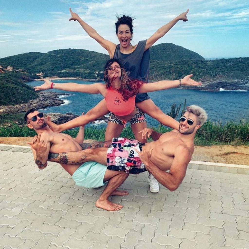 Flor Vigna se encuentra veraneando en Buzios, Brasil junto a sus amigos (Foto: Instagram/ @florivigna)