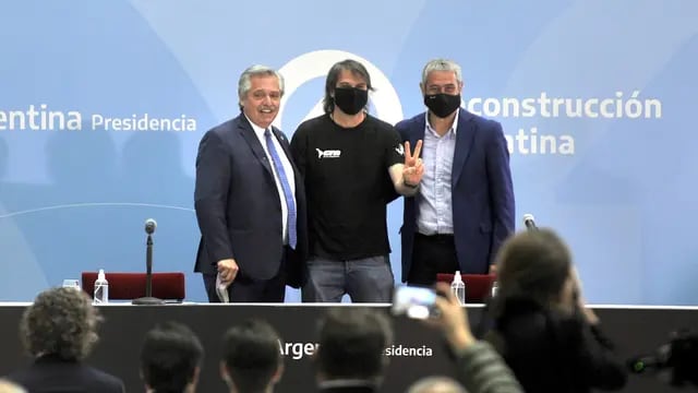 Alberto Fernández firmó convenios con la CGT y CTA para la asignación viviendas