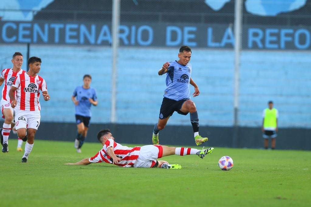 Belgrano e Instituto se enfrentaron por el torneo de Reserva en el estadio Gigante de Alberdi. (Prensa Belgrano y prensa Instituto)