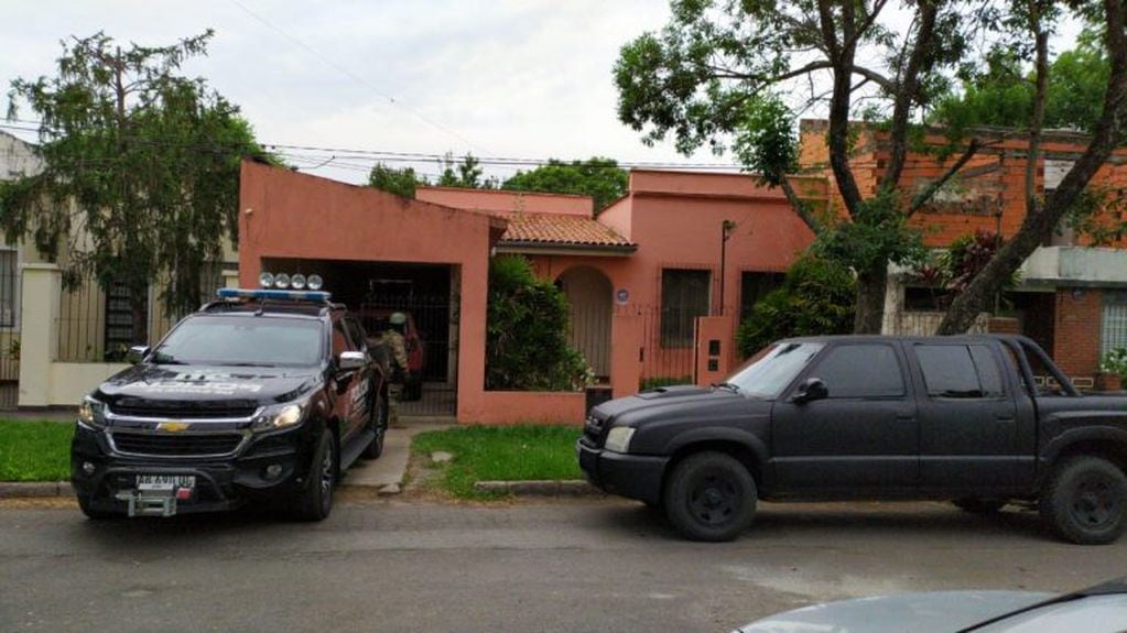 Allanaron la casa de los padres de Claudio Tavella, abogado de Esteban Lindor Alvarado. (@minsegsf)