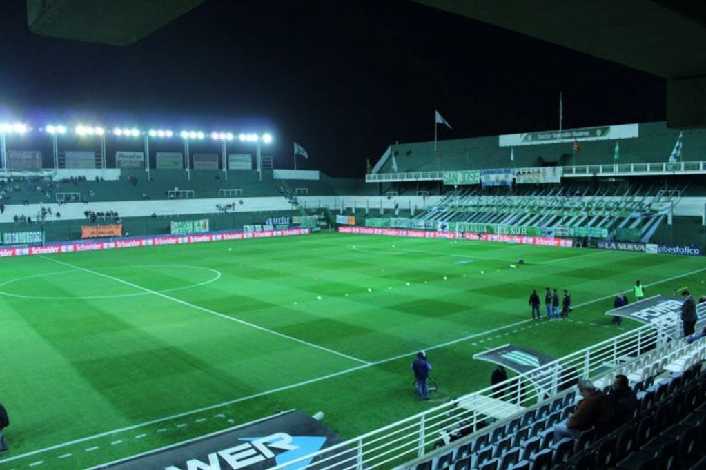 El Estadio Florencio Solá previo a un partido antes que comenzaran la remodelación.