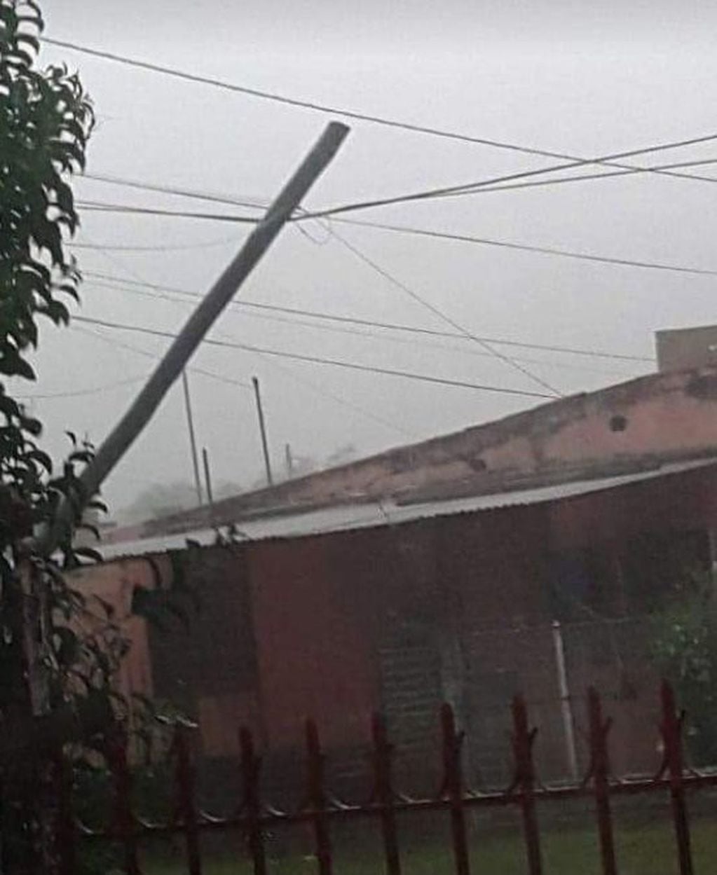 200 familias se vieron afectadas por el fuerte temporal que azotó Santa Elena