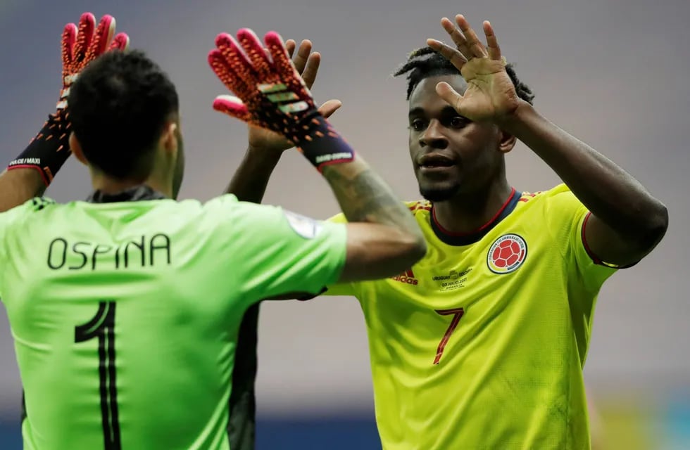 Colombia le ganó a Uruguay y está en semis.  (AP Photo/Silvia Izquierdo)