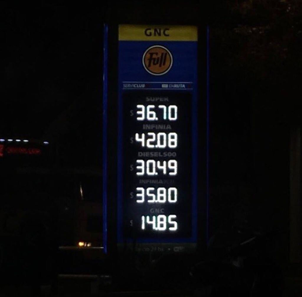 En YPF, la nafta premium superó los 42 pesos. (@beatrizpriotti)