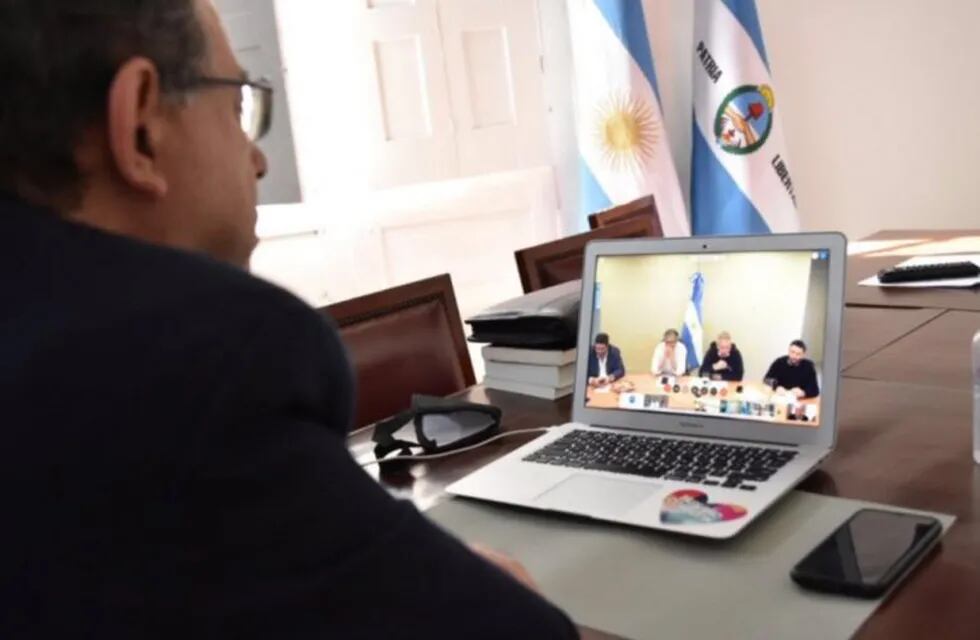 Video conferencia del Presidente con los intendentes del país, participó Tassano.