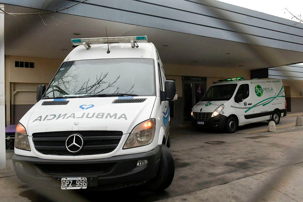 Según testigos, la ambulancia se presentó enseguida para asistir a la niña atropellada.