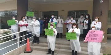 Manifestación de empleados del Centro Regional de Hemoterapia de salta