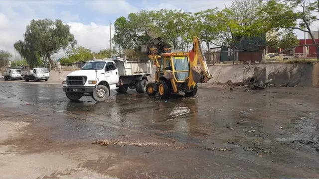 Limpieza de canales en Las Heras y Ciudad.