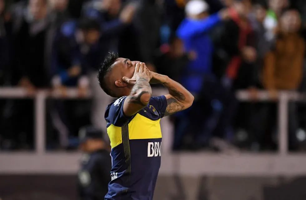 Ricardo Centurión festeja su gol ante Aldosivi el 17/06/2017 en Mar del Plata, Argentina. El líder Boca Juniors goleó 4-0 y quedó a un solo paso de coronarse campeón.\r\n(Vinculado al texto de dpa \