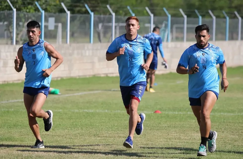 "Estamos de vuelta", publicaron desde las redes de Racing y compartieron fotos del primer entrenamiento. (@ClubARacing)