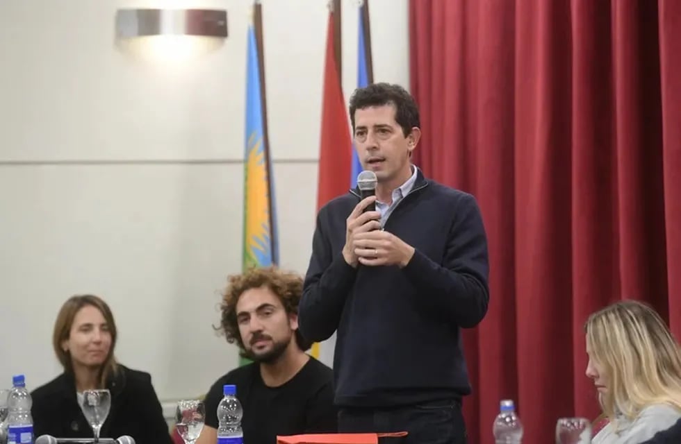 "Wado" de Pedro estuvo de sorpresa en Rafaela para participar del encuentro de la UIA Joven