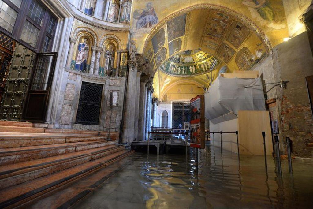 La Basílica de San Marcos fue afectada por la inundación. (EFE)
