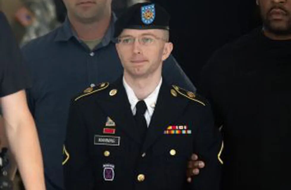 (FILES) This file photo taken on July 30, 2013 shows US Army Private First Class Bradley Manning leaving a military court facility after hearing his verdict in the trial at Fort Meade, Maryland.nUS President Barack Obama commuted the sentence of Manning a