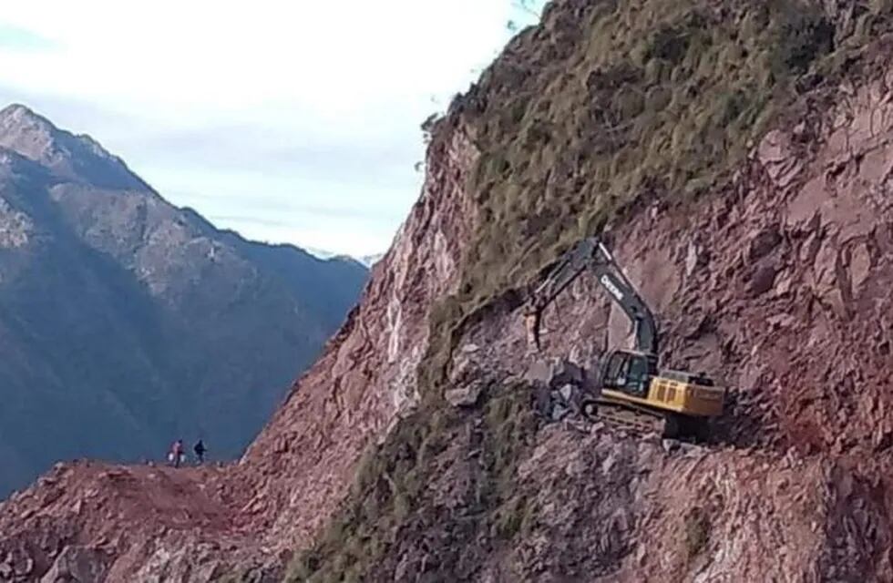 Apertura de un camino de montaña, en Jujuy