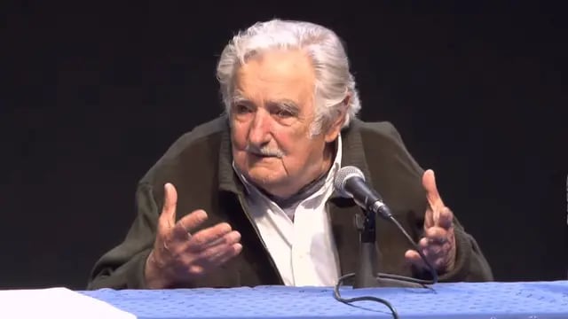 "Pepe" Mujica en conferencia de prensa en la UNSL