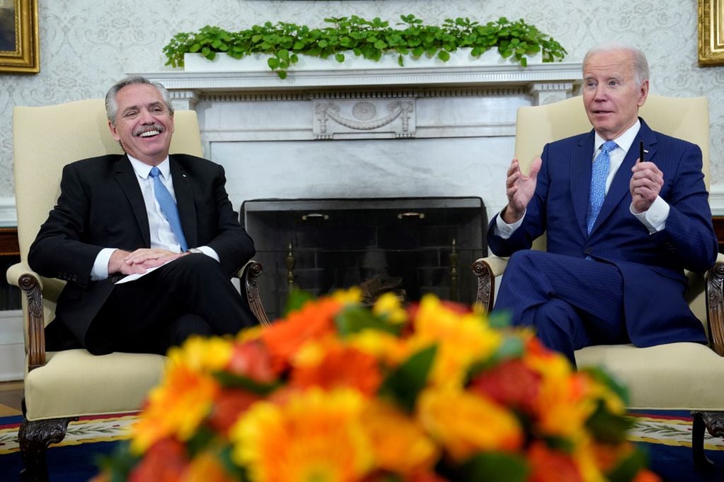 El presidente Alberto Fernández junto a Joe Biden en la Casa Blanca.