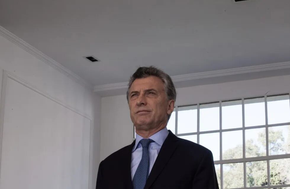 Mauricio Macri, Argentina's president, waits for the arrival of U.S. Vice President at the presidential residence in Olivos, Argentina, on Tuesday, Aug. 15, 2017. Pence's visit will focus on the two countries differences over biodiesel dumping allegations, lemon imports and the reinstatement of Argentina's preferred trading partner status. Photographer: Erica Canepa/Bloomberg buenos aires mauricio macri visita oficial del vicepresidente de estados unidos eeuu encuentro reunion con el presidente argentino mandatario espera en la quinta de olivos