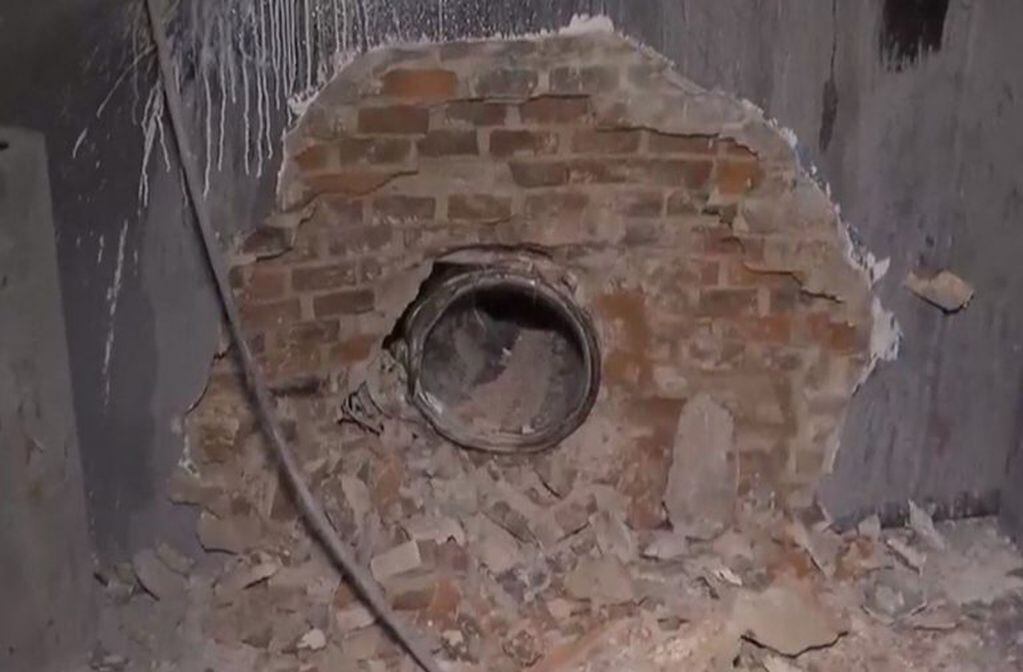 La explosión de la caldera de un lavadero perforó la pared en un taller lindero en Uriburu al 1500. (Captura e pantalla)