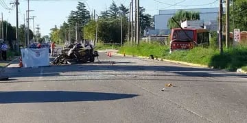 La violenta colisión entre el auto, el colectivo y la moto ocurrió al 8000 de la Juan B. Justo, en Córdoba Capital. (Javier Ferreyra)