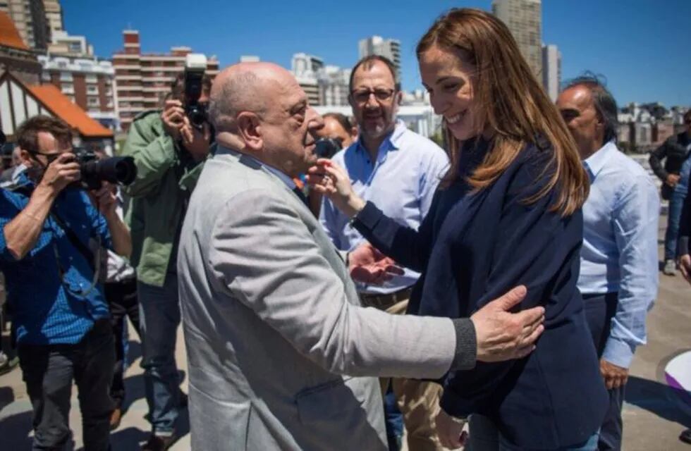 Imagen archivo. El intedente de Mar del Plata, Carlos Arroyo junto a la gobernadora María Eugenia Vidal.