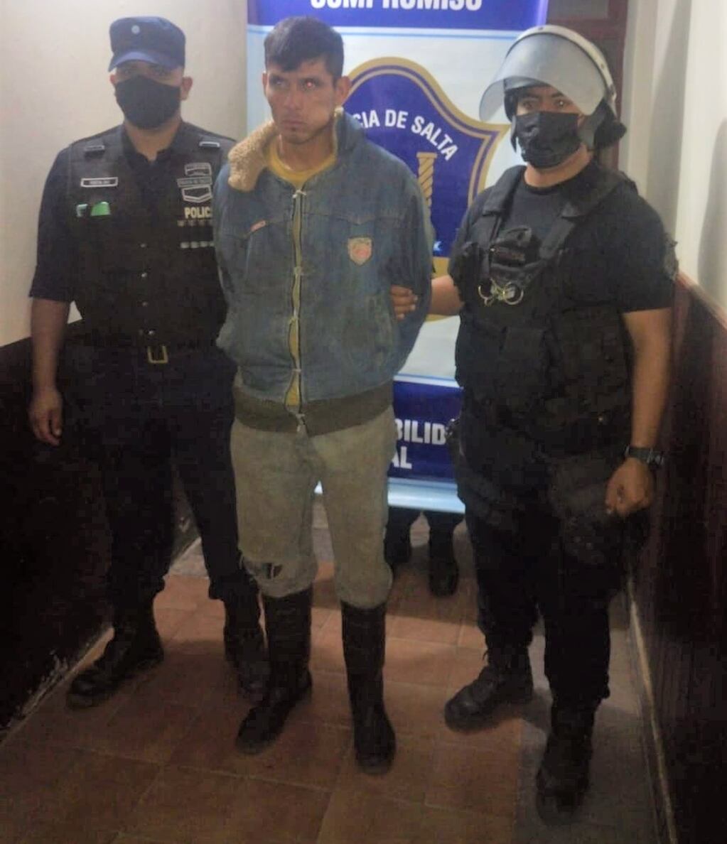 El fugitivo había llegado hasta el domicilio de sus familiares residentes en Apolinario Saravia, provincia de Salta. Allí lo encontró la Policía local, que de inmediato puso al sujeto a disposición de sus colegas de Jujuy.