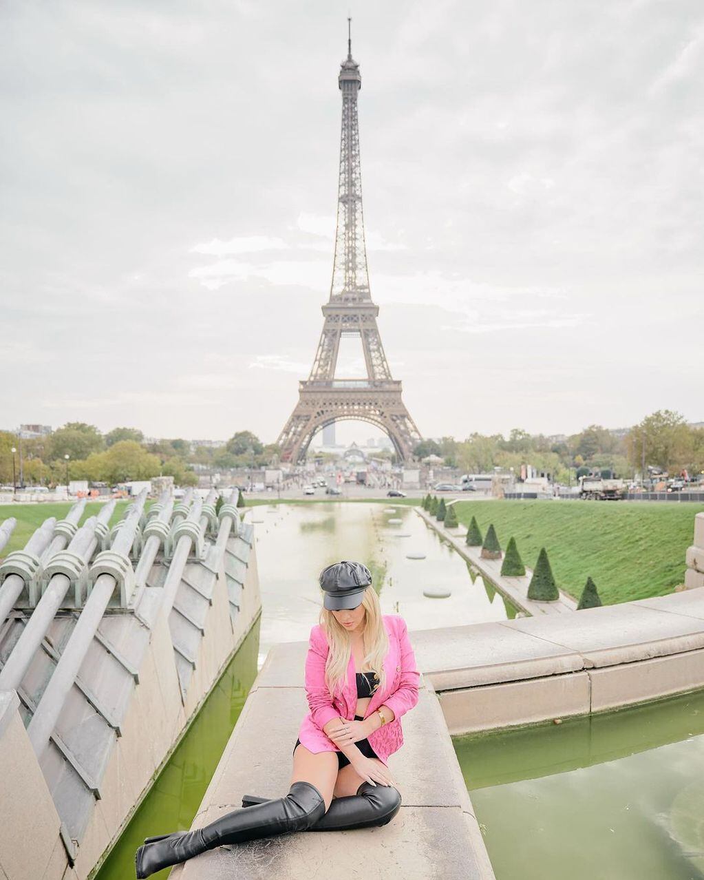Desde la Torre Eiffel, Ale Maglietti brilló con un look parisino.