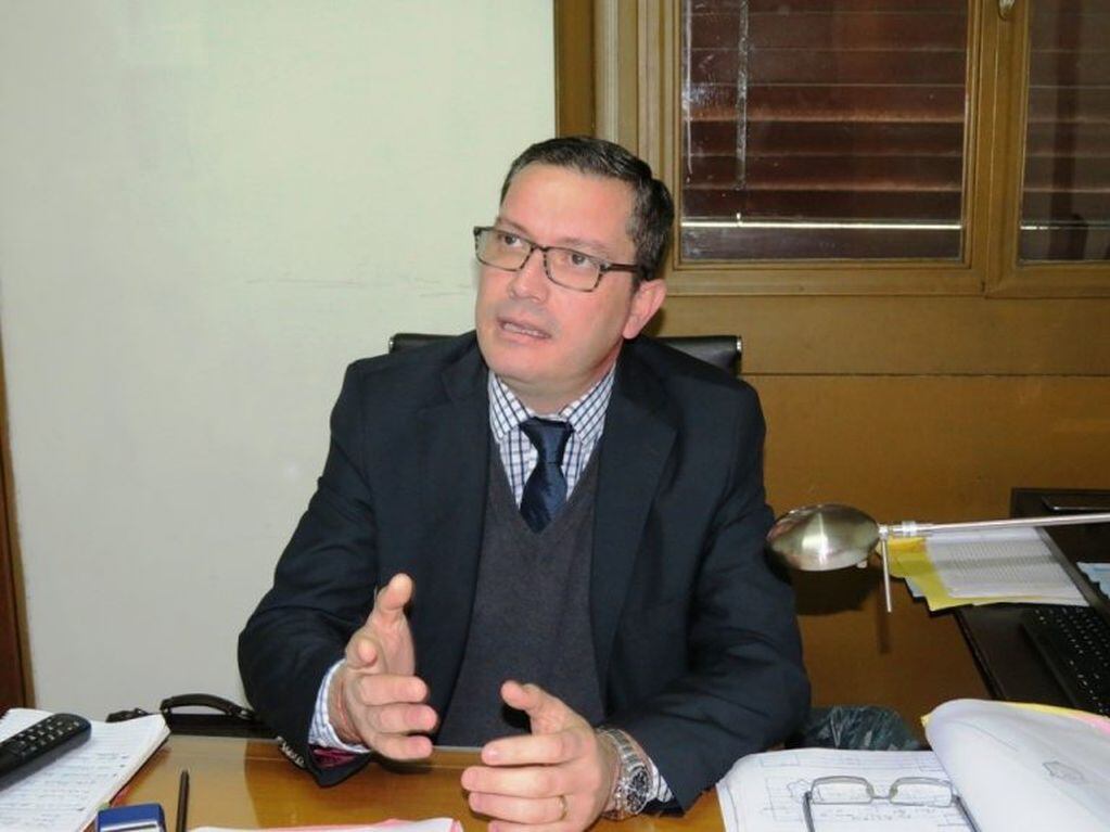 El fiscal Alejandro Bosatti conduce la investigación y ordenó la detención de la auxiliar docente.