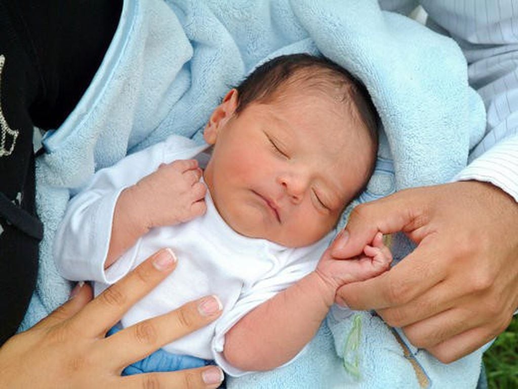 Bebé recién nacido para el programa Familias Solidarias