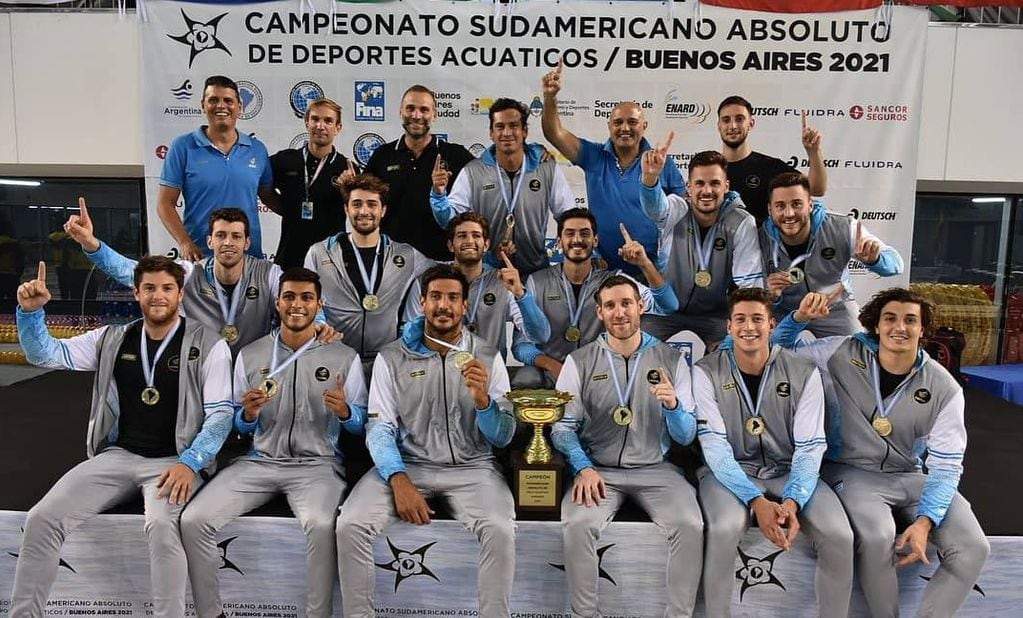 El seleccionado argentino de waterpolo consiguió la medalla dorada en el Sudamericano, tras vencer en la final 11-9 a Brasil.