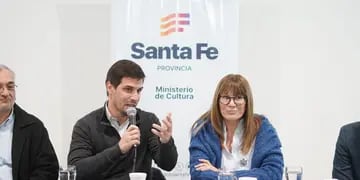 Leonardo Viotti, intendente de Rafaela, con la ministra de Cultura, Susana Rueda