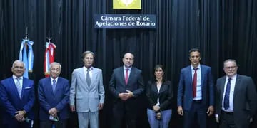 Omar Perotti junto a jueces y fiscales federales de Rosario
