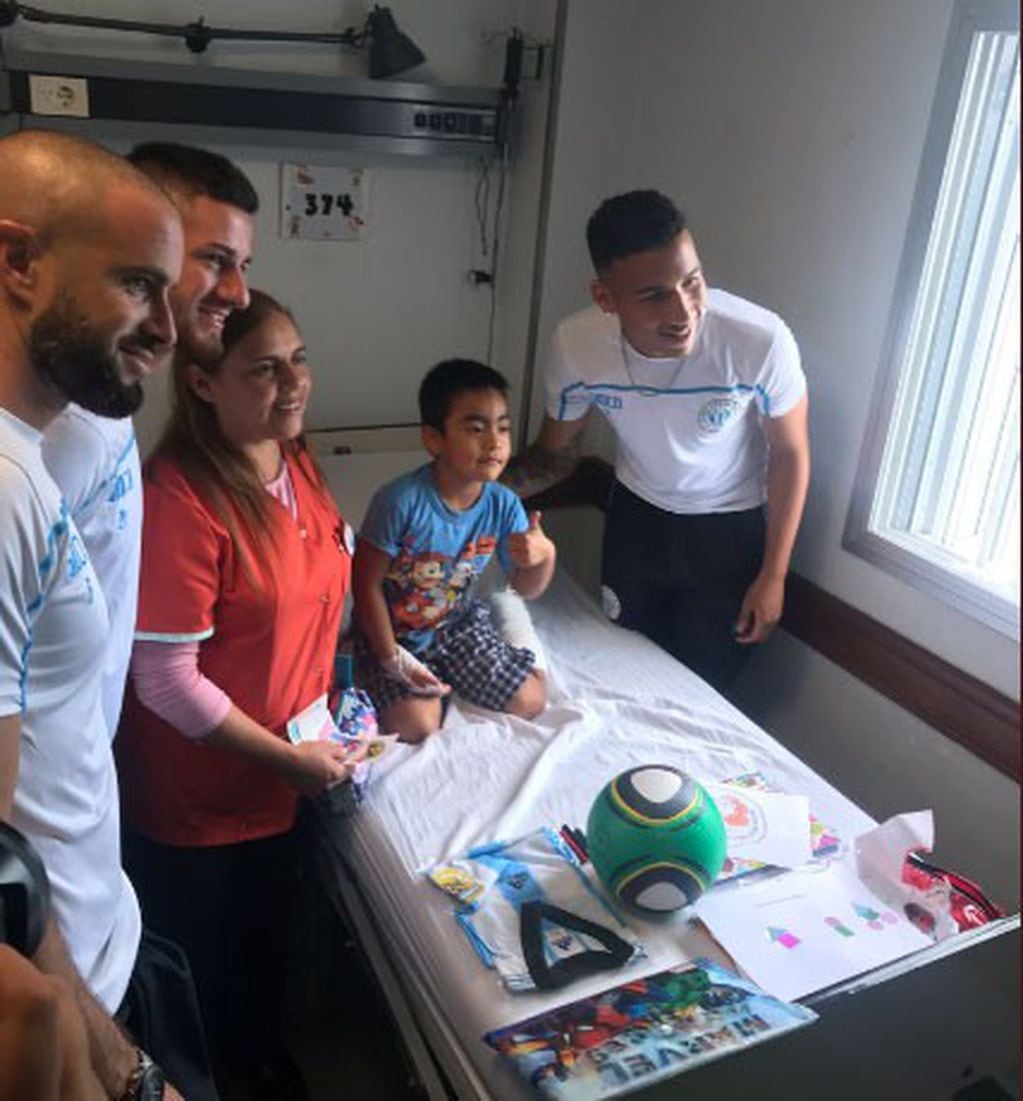 Argentino de Merlo visitó el hospital Materno Infantil de Salta.