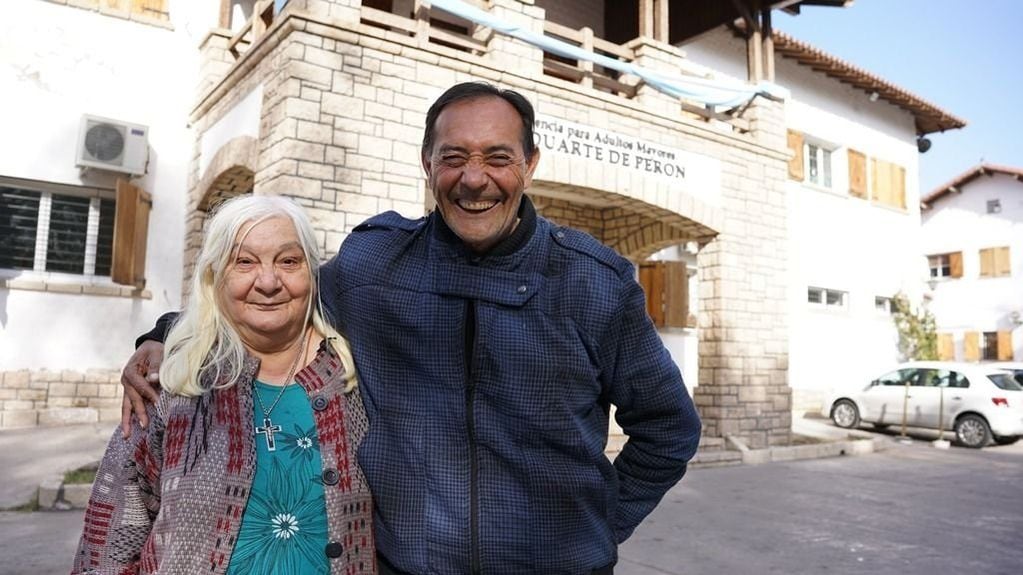 Nora y Pedro, los protagonistas de una historia de amor en la Residencia de Adultos Mayores Eva Duarte de Perón.