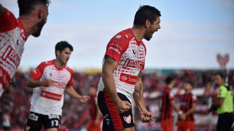 El Tano Gabriel Graciani volvió a estar derecho para el gol y a Instituto le suma ( Ramiro Pereyra /La Voz).