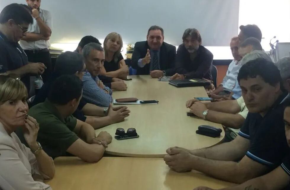 El encuentro comenzó con la presencia del ministro de Trabajo Julio Genesini. (@MinTrabajoSfe)