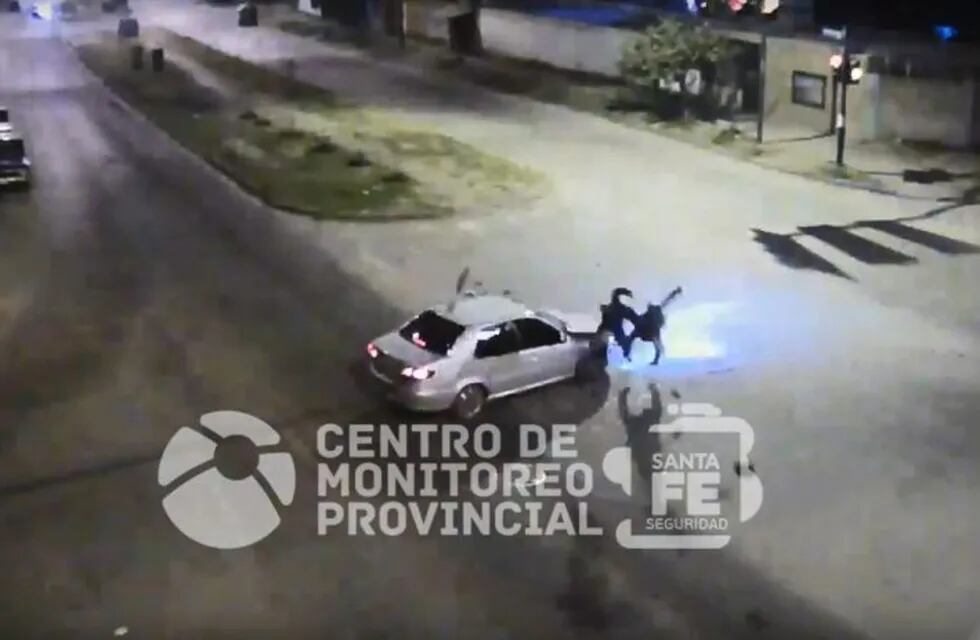 La colisión ocurrió en la esquina de Avellaneda y Garibaldi y quedó registrado. (Captura de pantalla)