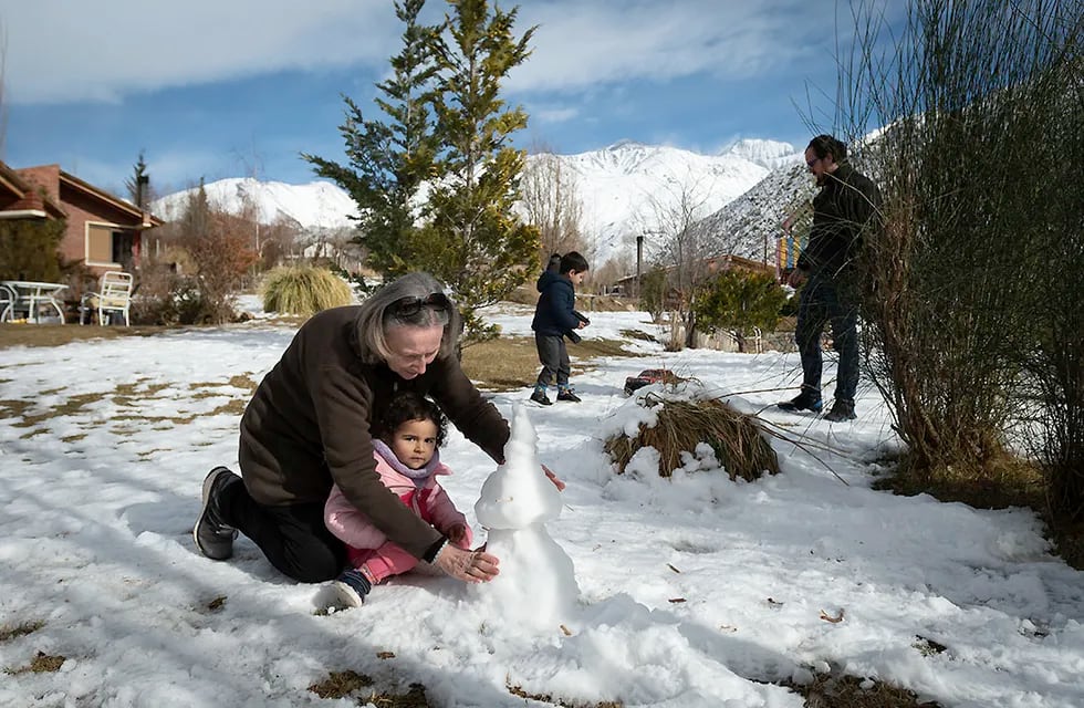 Para la semana próxima se espera un marcado descenso de la temperatura en Mendoza, y la probabilidad de nevadas en cordillera y precordillera. Foto: Ignacio Blanco / Los Andes.