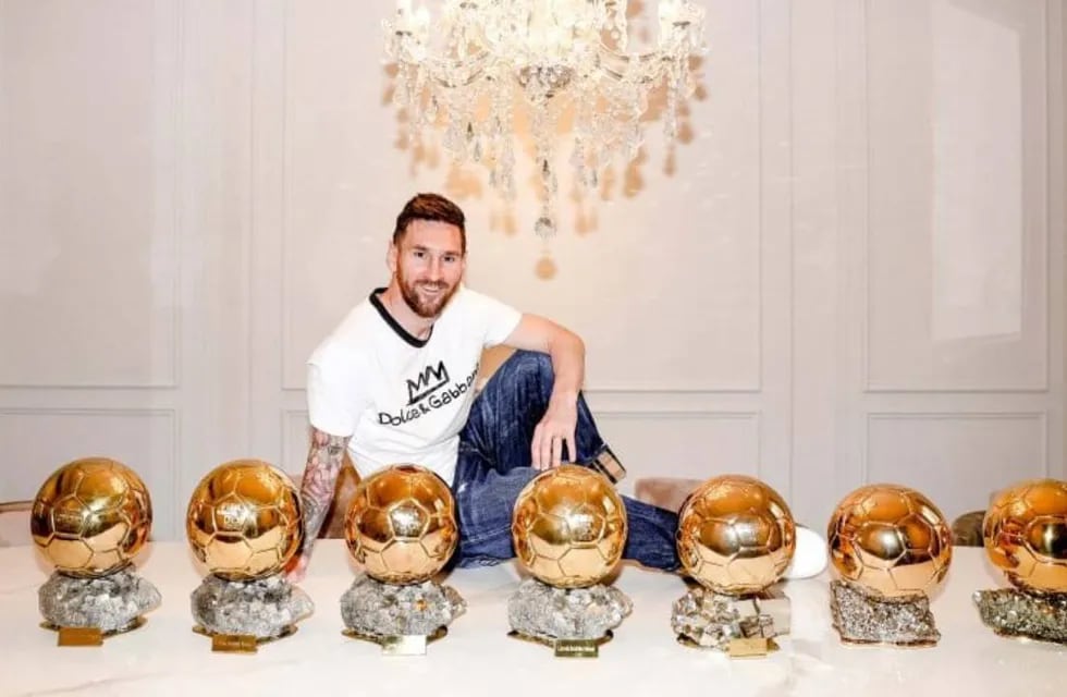 Lionel Messi con los siete Balones de Oro