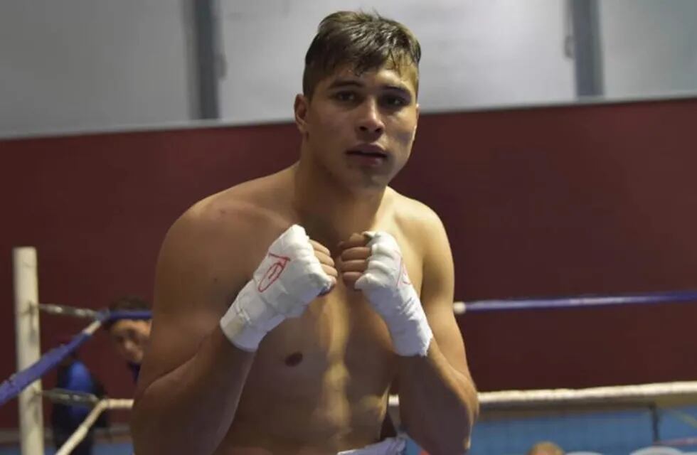 El "Zurdo" Rosalez de 23 años, combatirá por el título Argentino supermediano vacante de la WBA ante el "Terrible" Cóceres.