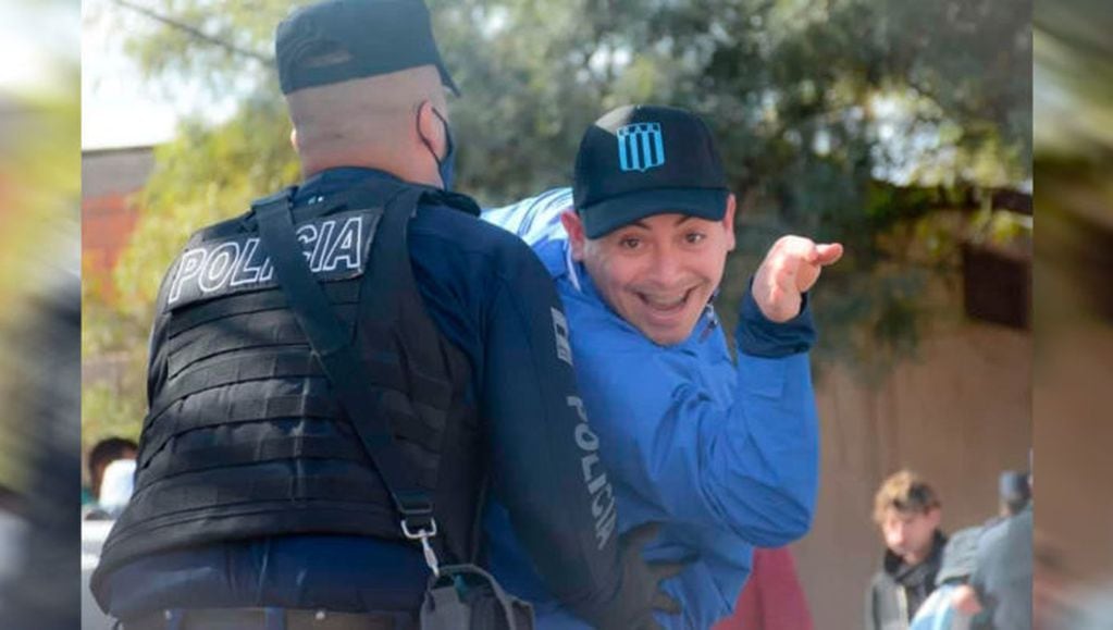 El hincha de Racing de Córdoba que se volvió viral en redes sociales. (Foto de Oscar Lobos)