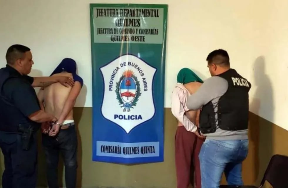 Los hombres detenidos en Quilmes (Foto: Perspectiva Sur)