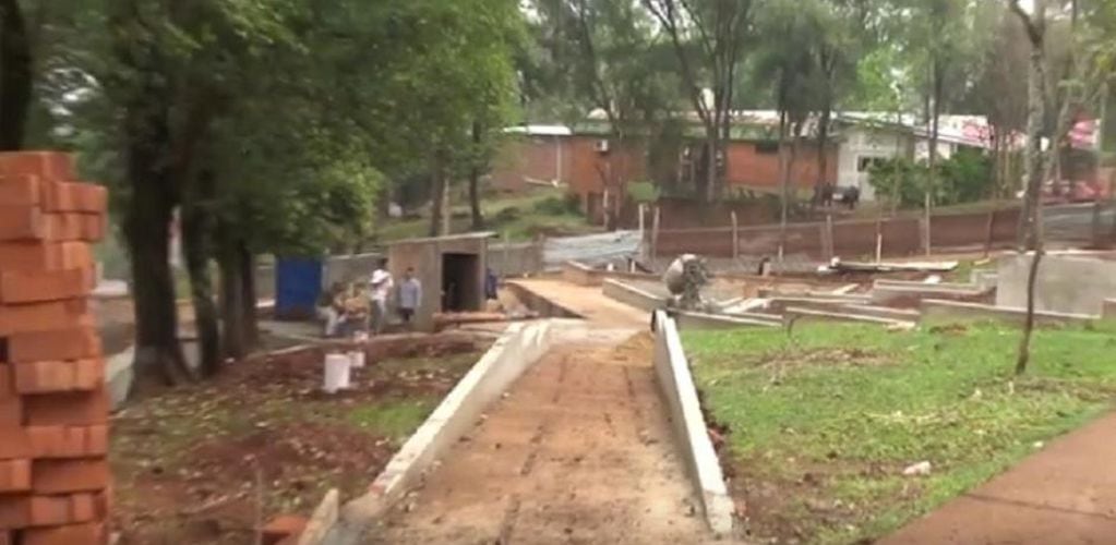 Se ejecutan obras para la construcción de una plazoleta en el Hospital SAMIC de Eldorado.