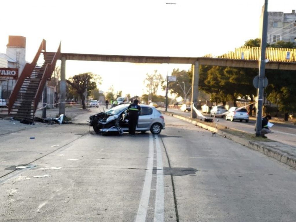 El accidente ocurrió en avenida Sabattini en el marco de una picada entre dos autos.