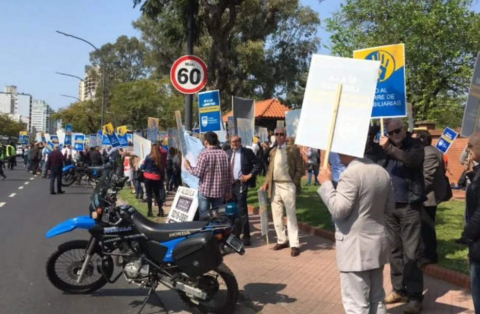Protesta del sector inmobiliario en la Quinta de Olivos por la Ley de Alquileres.