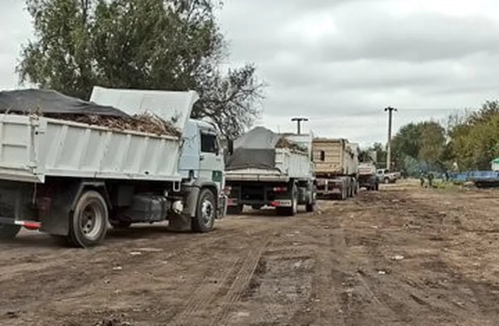 Cuadrillas de la Municipalidad retiraron 2.000 toneladas de residuos del basural.
