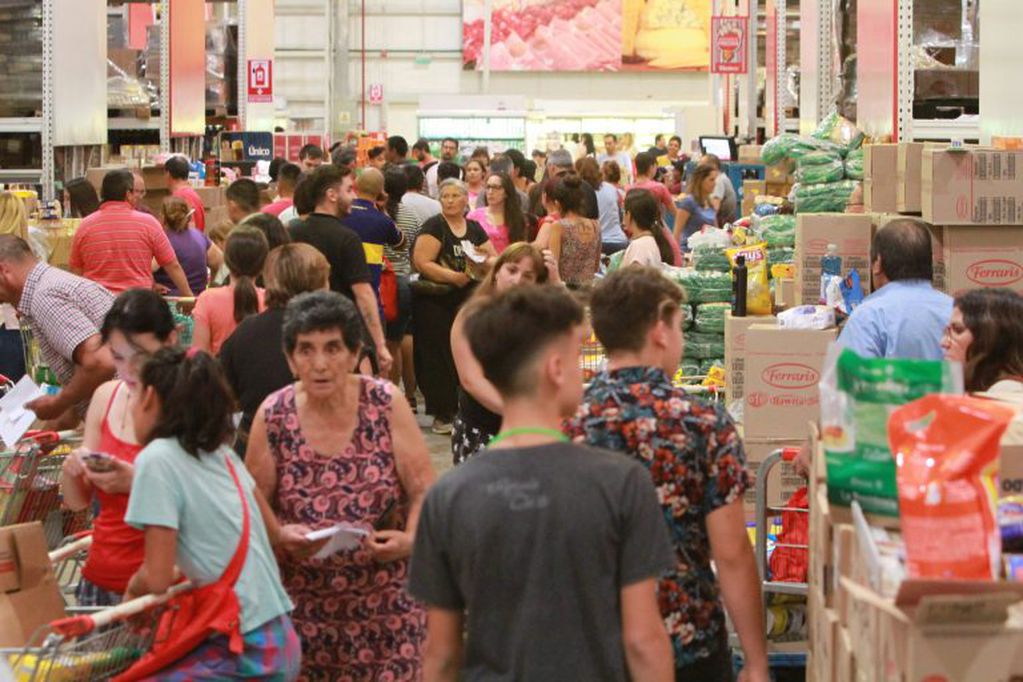 Supermercados y mayoristas colapsados por el coronavirus en Mendoza