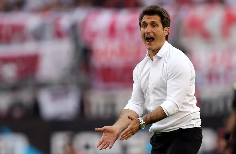 Soccer Football - River Plate v Boca Juniors - Argentine First Division - Antonio V. Liberti stadium, Buenos Aires, Argentina - November 5, 2017 - Boca Juniors' coach Guillermo Barros Schelotto reacts. REUTERS/Marcos Brindicci