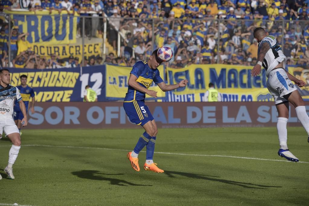 Ezequiel Bullaude, en su debut como titular de Boca, marcó su primer tanto y el primero del Xeneize ante Almagro. (Prensa Boca)